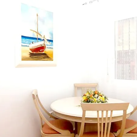 Modern In / 85 Sqm / Near The Lejlighed *